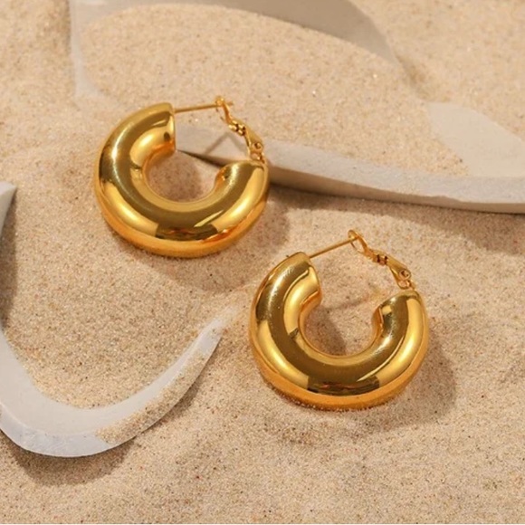 Waterproof gold plated chunky hoop earrings - Picture 2 of 4
